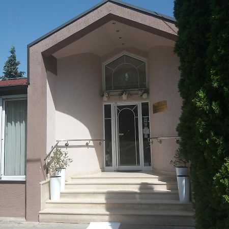 B&B Vila Bela Ruza Sremska Mitrovica Exterior foto