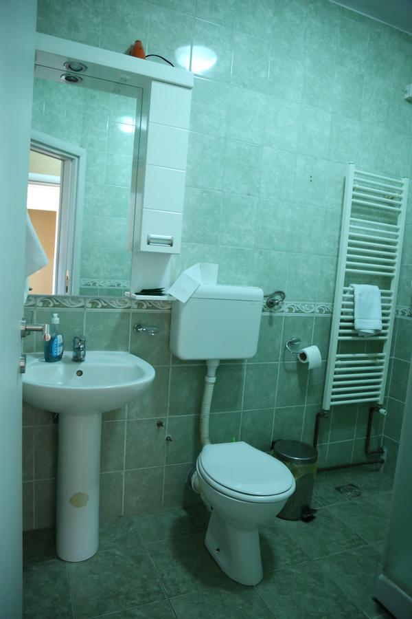B&B Vila Bela Ruza Sremska Mitrovica Exterior foto